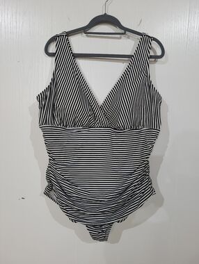 Embrace Your Curves Black & White Striped V-Neck One-Piece Swimsuit Size 3X
